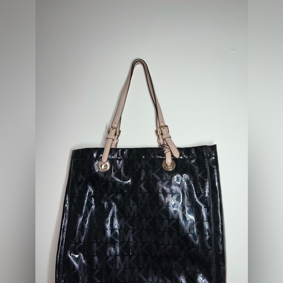 Michael Kors Black Jet Set Pocket Leather Tote Bag - Picture 8 of 11